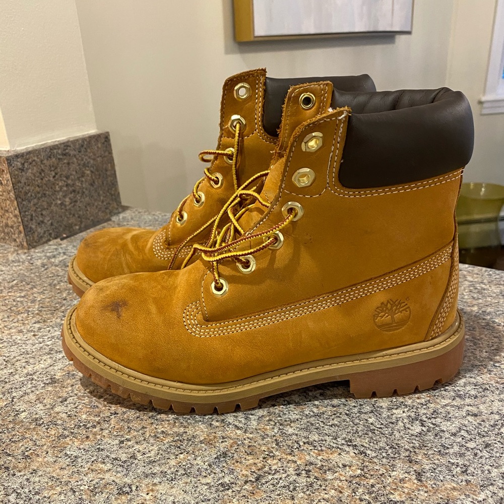Timberland Boots Wheat Boys Size 5.